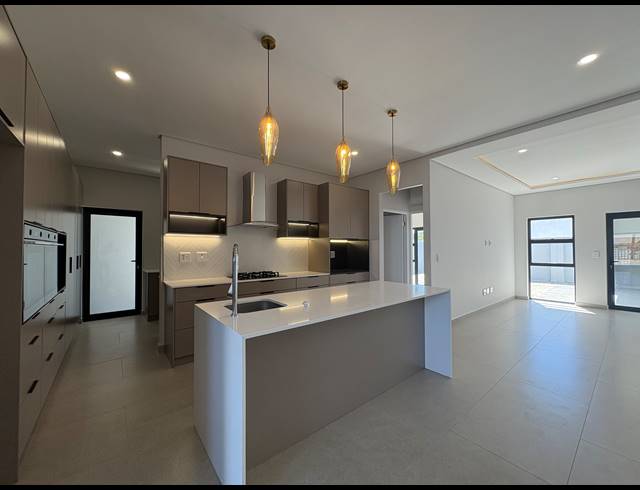 4 BEDROOM HOUSE FOR SALE IN SANDOWN